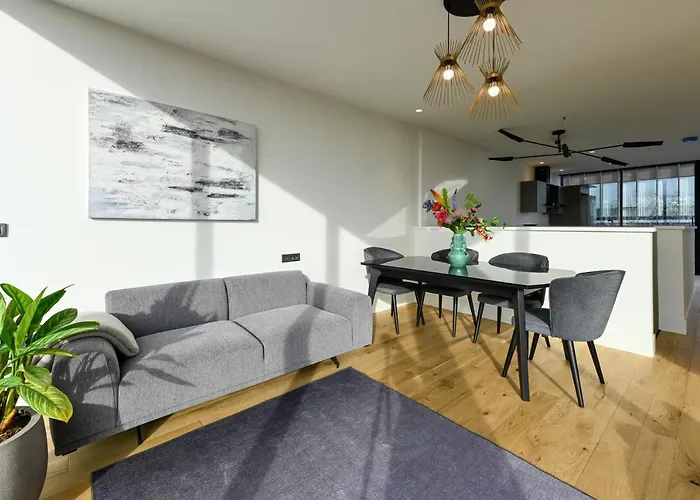 アパートホテル 12a, Luxury & Unique, Cinema, Terrace, Stunning View, Location! オーイステルウェイク