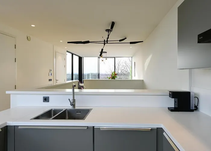 12a, Luxury & Unique, Cinema, Terrace, Stunning View, Location! オーイステルウェイク