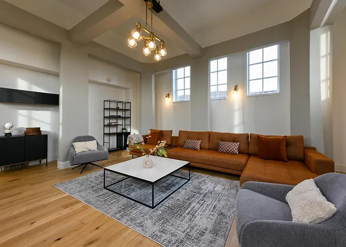 アパートホテル 12a, Luxury & Unique, Cinema, Terrace, Stunning View, Location! 4*