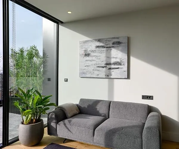 アパートホテル 12a, Luxury & Unique, Cinema, Terrace, Stunning View, Location! 4*