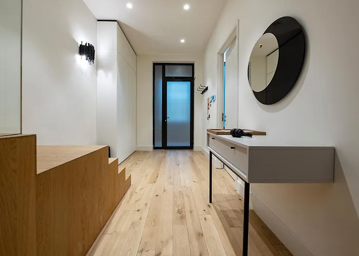 アパートホテル 12a, Luxury & Unique, Cinema, Terrace, Stunning View, Location! 4*