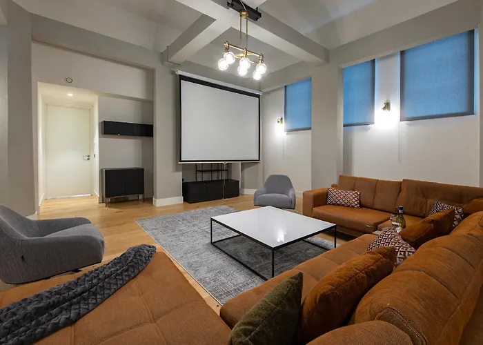 12a, Luxury & Unique, Cinema, Terrace, Stunning View, Location! アパートホテル